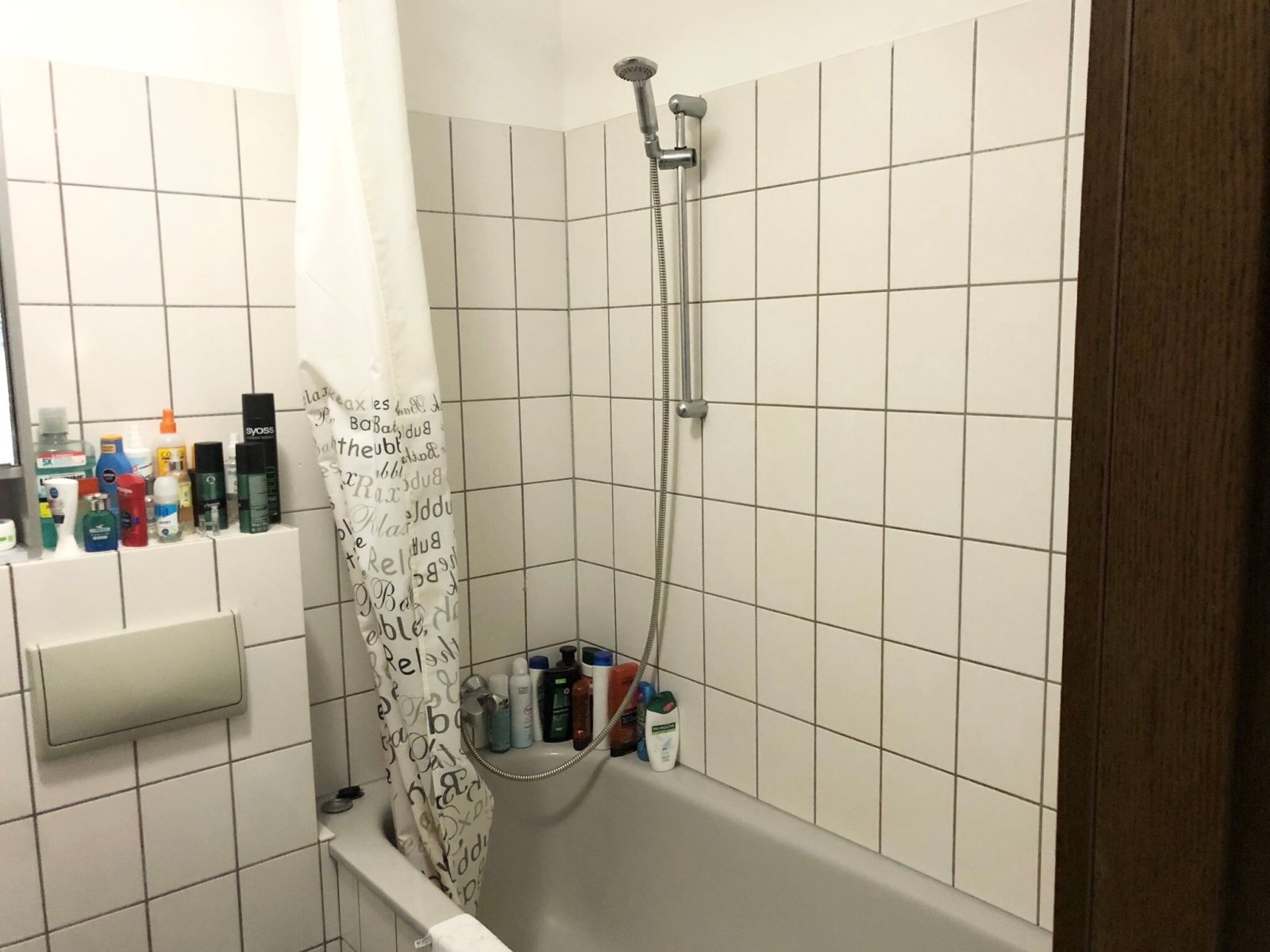 Badezimmer mit Badewanne